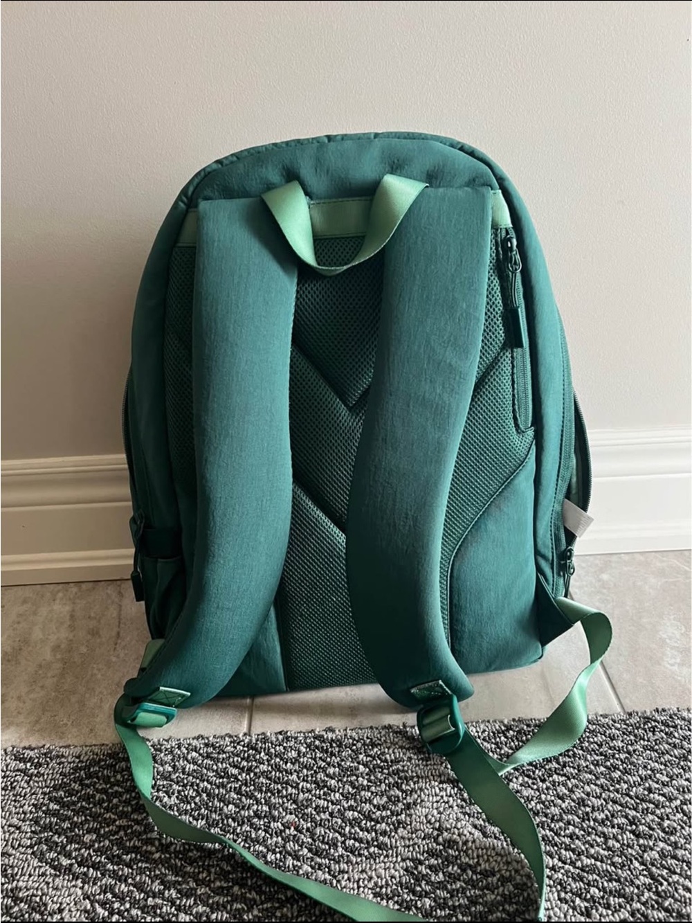 backpack - Picture 3 of 4